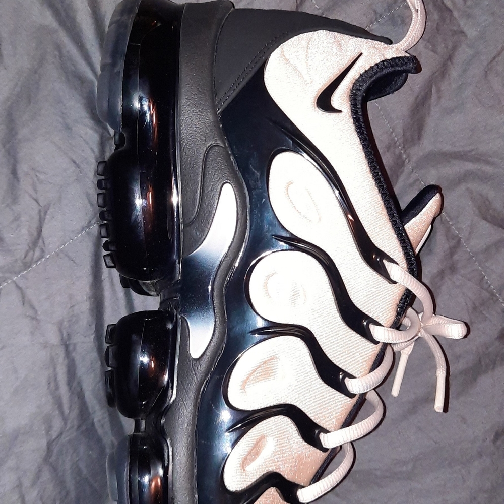 Shoes - Picture 4 of 7